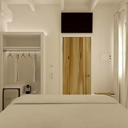 Llonga's 7th Hotel